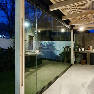 Cortina de Cristal Plegable en Quincho 1