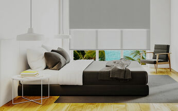 Cortinas Roller Dobles Blackout Gris Oscuro y Screen Blanca en el Dormitorio