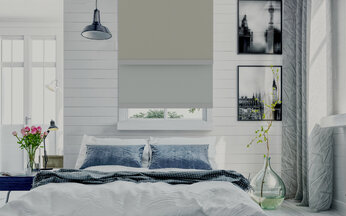 Cortinas Roller Dobles Screen Beige y Blackout Blanca en el Dormitorio